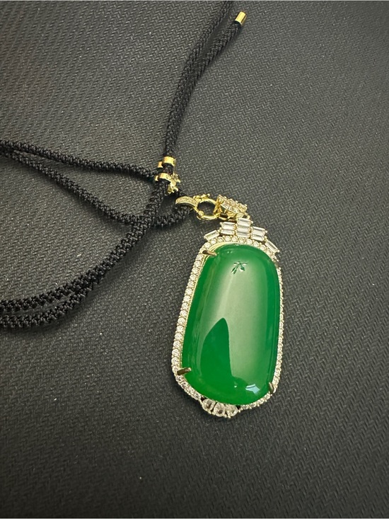 Jewelry - Elegant Green Jade Pendant Necklace with Gold Accents